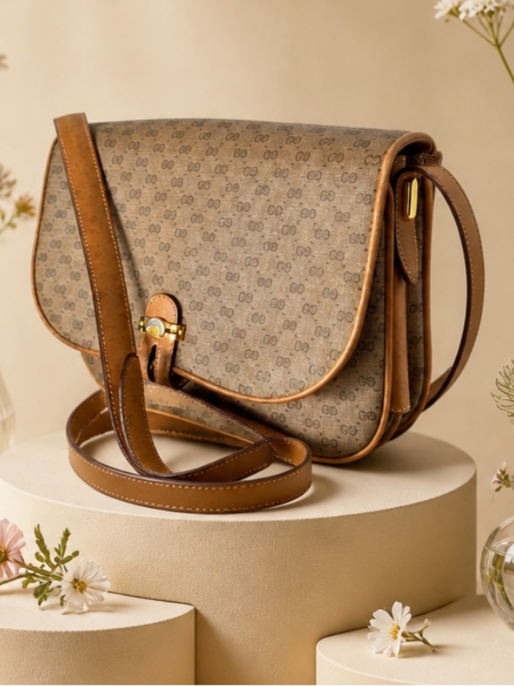 Authentic Gucci Leather Crossbody/Shoulder Bag.